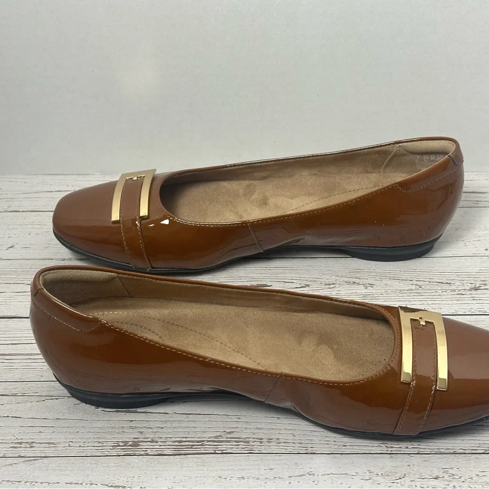 Clarks Patent Leather Artisan Flats Brown Women's‎ 9.5 M